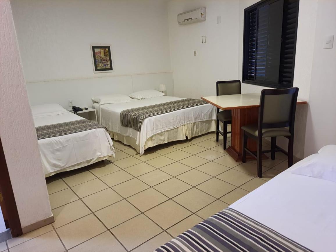 Hz Hotel Patos de Minas Eksteriør bilde