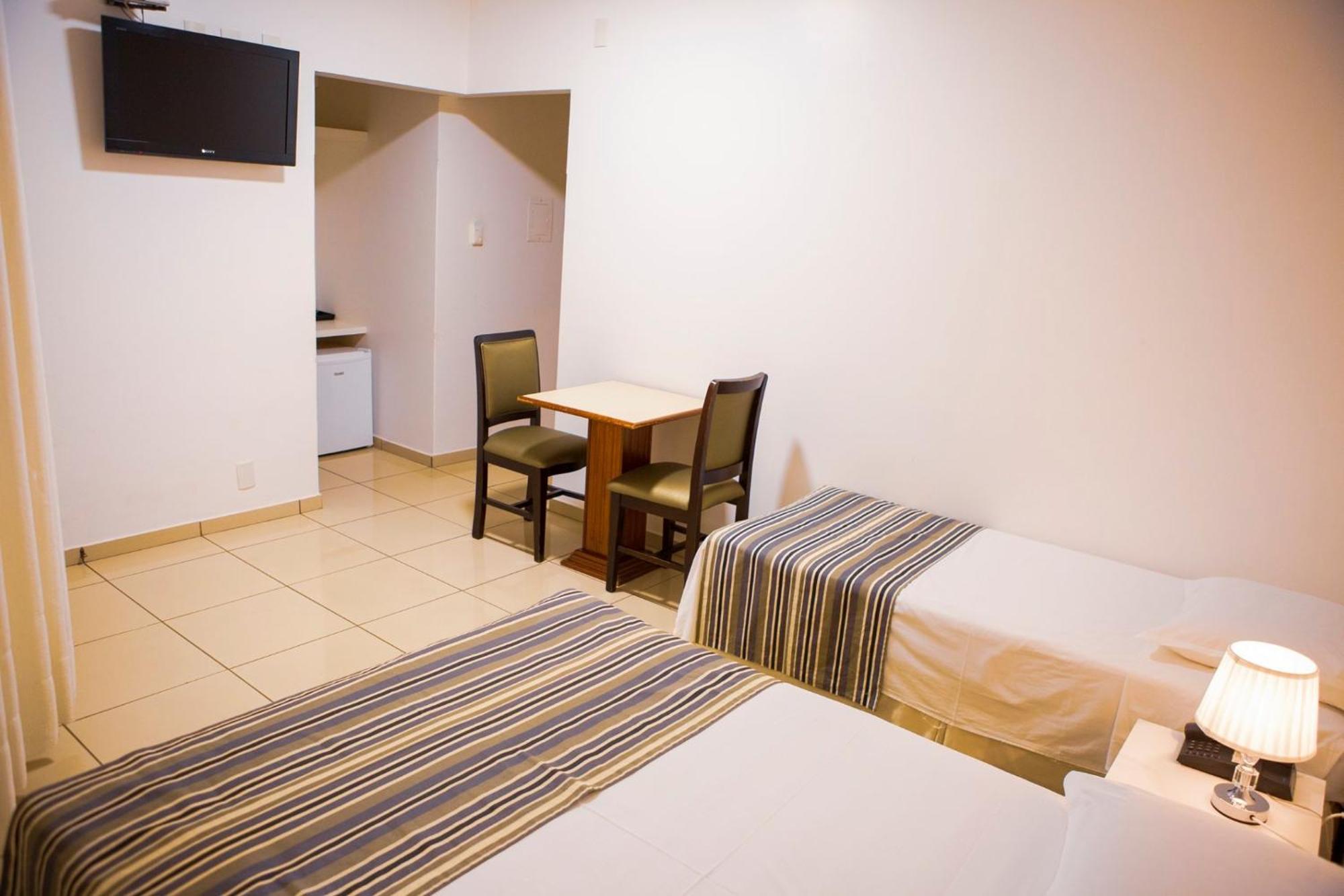 Hz Hotel Patos de Minas Eksteriør bilde