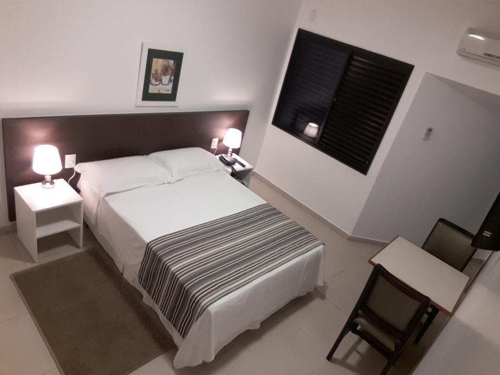 Hz Hotel Patos de Minas Eksteriør bilde