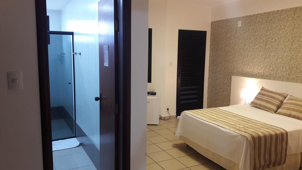 Hz Hotel Patos de Minas Eksteriør bilde